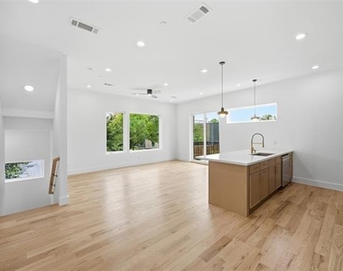 4605 Belmont Avenue - Photo Thumbnail 7
