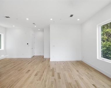4605 Belmont Avenue - Photo Thumbnail 13