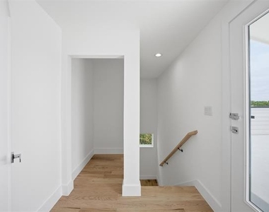 4605 Belmont Avenue - Photo Thumbnail 24