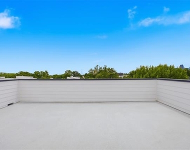 4605 Belmont Avenue - Photo Thumbnail 3