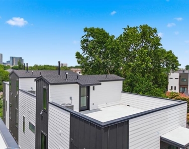4605 Belmont Avenue - Photo Thumbnail 2