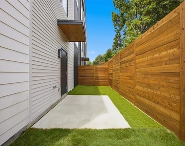 4605 Belmont Avenue - Photo Thumbnail 1