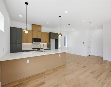4605 Belmont Avenue - Photo Thumbnail 11