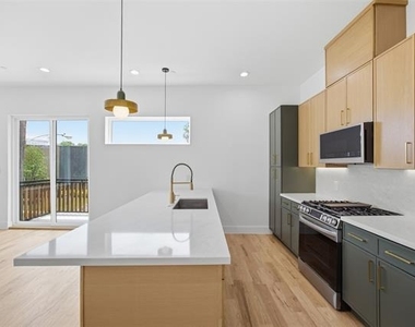 4605 Belmont Avenue - Photo Thumbnail 10