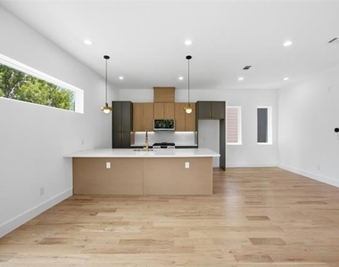 4605 Belmont Avenue - Photo Thumbnail 12