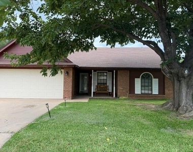 1717 Pemelton Drive - Photo Thumbnail 2