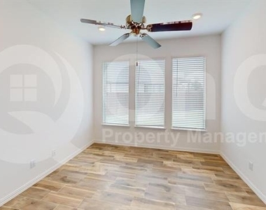 7324 Black Cherry Lane - Photo Thumbnail 6