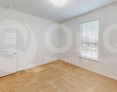 7324 Black Cherry Lane - Photo Thumbnail 16
