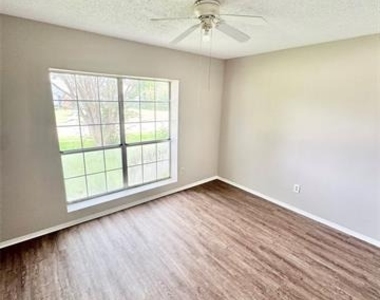821 Colchester Drive - Photo Thumbnail 3