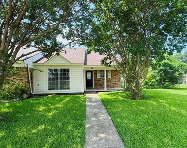 821 Colchester Drive - Photo Thumbnail 1