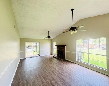 821 Colchester Drive - Photo Thumbnail 6
