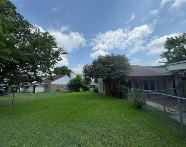 821 Colchester Drive - Photo Thumbnail 9