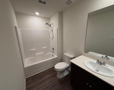 702 Slocum Way - Photo Thumbnail 9