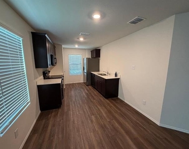 702 Slocum Way - Photo Thumbnail 2