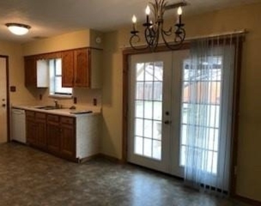 7909 White Boulevard - Photo Thumbnail 4