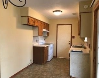 7909 White Boulevard - Photo Thumbnail 5