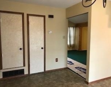 7909 White Boulevard - Photo Thumbnail 6