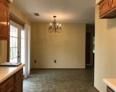 7909 White Boulevard - Photo Thumbnail 7