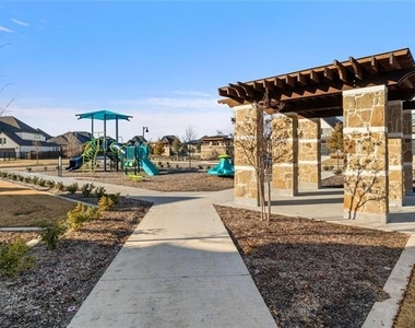 2612 Griffith Mews - Photo Thumbnail 17