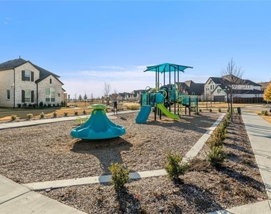 2612 Griffith Mews - Photo Thumbnail 18