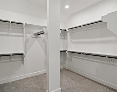 2612 Griffith Mews - Photo Thumbnail 14