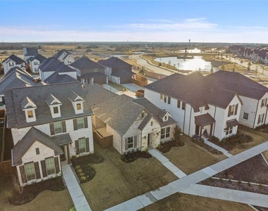 2612 Griffith Mews - Photo Thumbnail 3