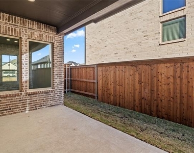 2612 Griffith Mews - Photo Thumbnail 16