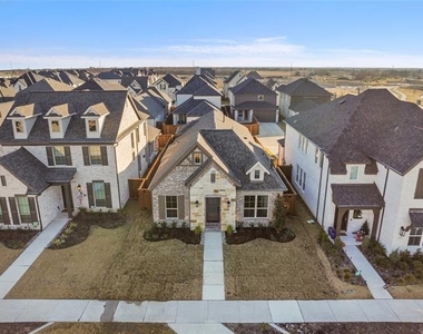 2612 Griffith Mews - Photo Thumbnail 2