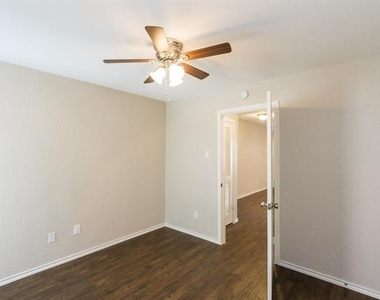 1317 Annex Avenue - Photo Thumbnail 4