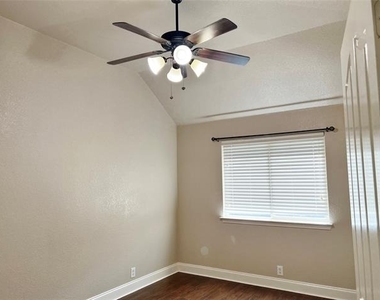 6613 Meadow Glen Drive - Photo Thumbnail 12