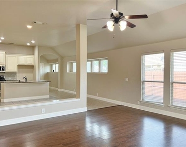 6613 Meadow Glen Drive - Photo Thumbnail 7
