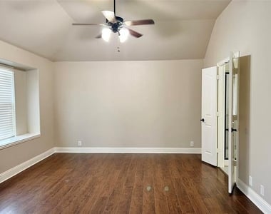 6613 Meadow Glen Drive - Photo Thumbnail 9