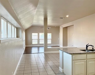 6613 Meadow Glen Drive - Photo Thumbnail 4