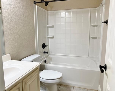 6613 Meadow Glen Drive - Photo Thumbnail 14