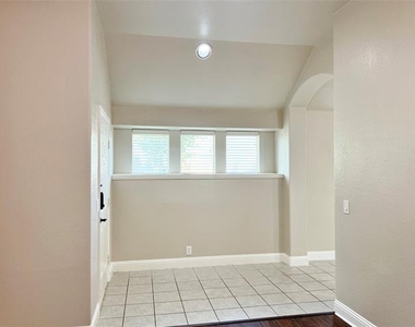 6613 Meadow Glen Drive - Photo Thumbnail 5