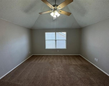 304 E Clover Park Drive - Photo Thumbnail 27