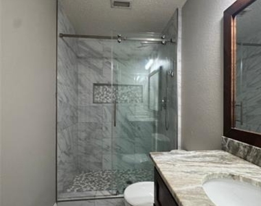 304 E Clover Park Drive - Photo Thumbnail 25