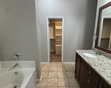 304 E Clover Park Drive - Photo Thumbnail 17