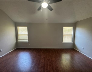 304 E Clover Park Drive - Photo Thumbnail 14
