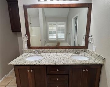 304 E Clover Park Drive - Photo Thumbnail 16