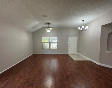 304 E Clover Park Drive - Photo Thumbnail 2