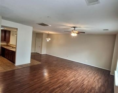 5203 Bexar Street - Photo Thumbnail 1
