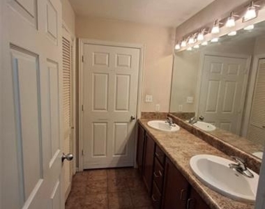 5203 Bexar Street - Photo Thumbnail 14