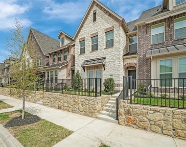 7929 Bayside Drive - Photo Thumbnail 2