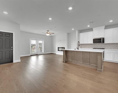 7929 Bayside Drive - Photo Thumbnail 9
