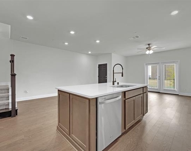 7929 Bayside Drive - Photo Thumbnail 7