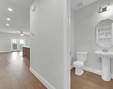 7929 Bayside Drive - Photo Thumbnail 12