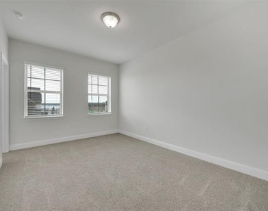 7929 Bayside Drive - Photo Thumbnail 23