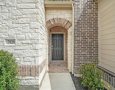 7929 Bayside Drive - Photo Thumbnail 4