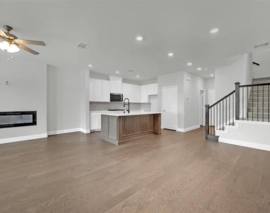7929 Bayside Drive - Photo Thumbnail 5